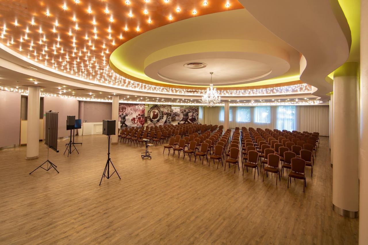 Hotel Jan Sander Aleksandrów Łódzki Exteriör bild